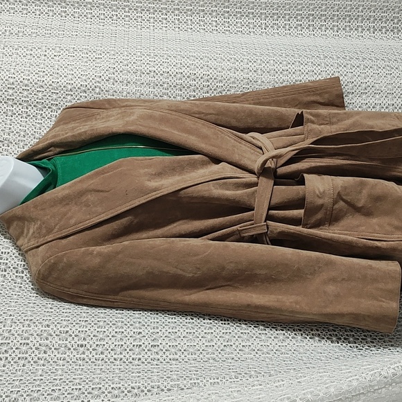 Elegant Brown Suede Jacket - Picture 3 of 16